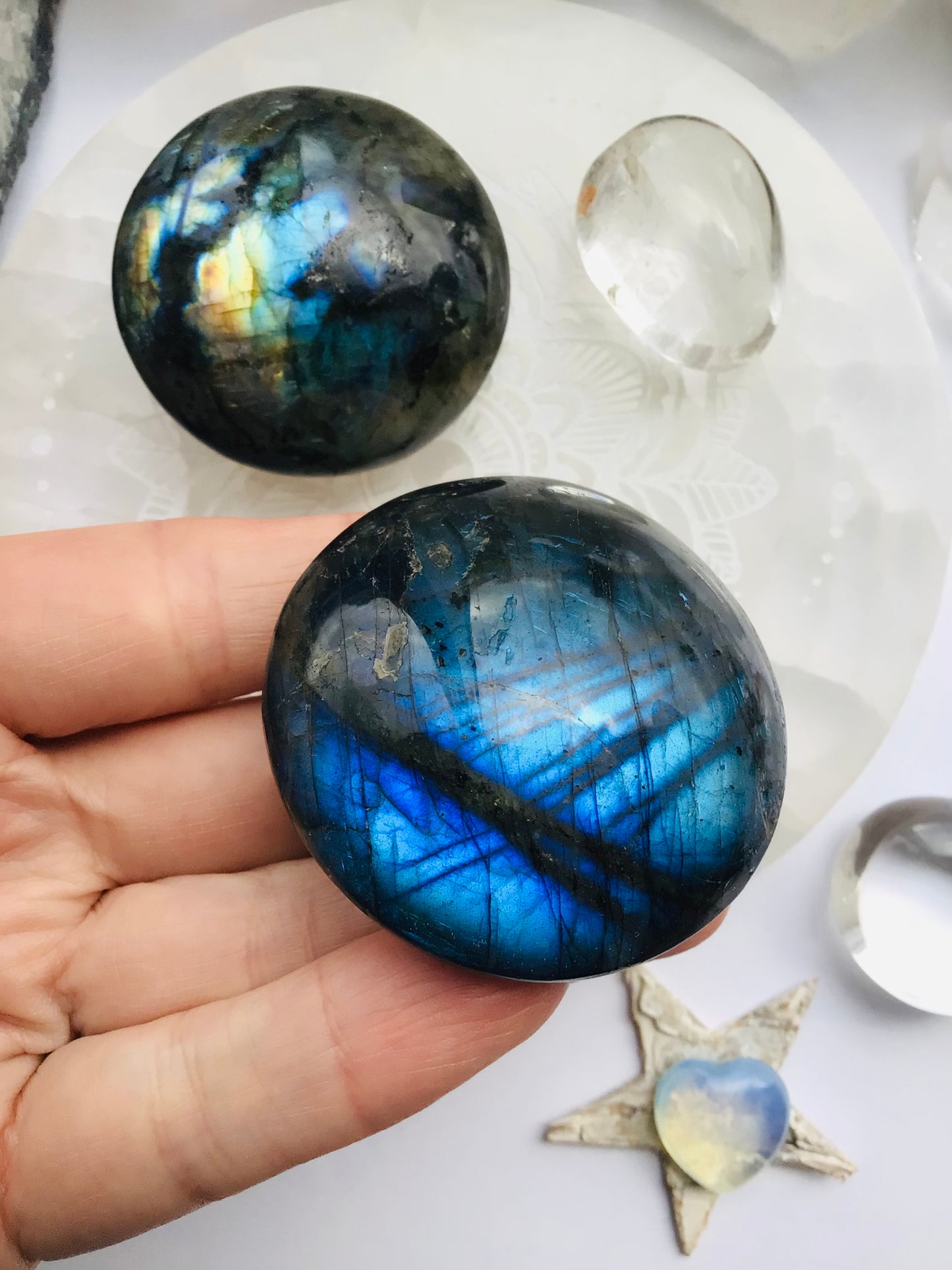 Labradorite Palm-Stone